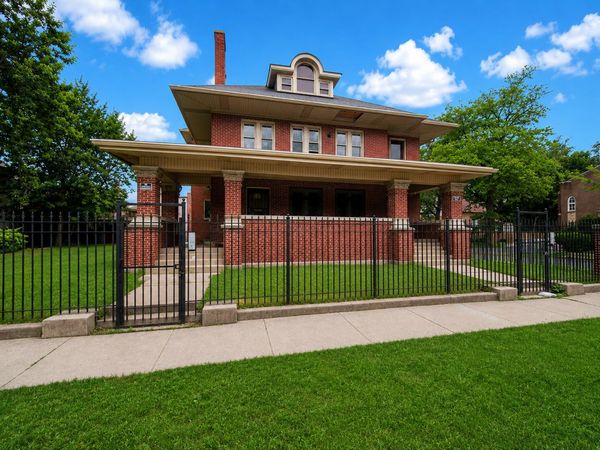 446 N Pine Avenue , Chicago, IL 60644