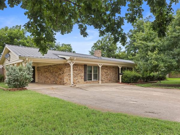 1101 14th Street , Honey Grove, TX 75446