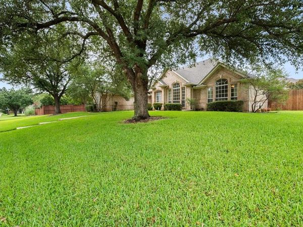 8904 Thornway Drive, North Richland Hills, TX 76182
