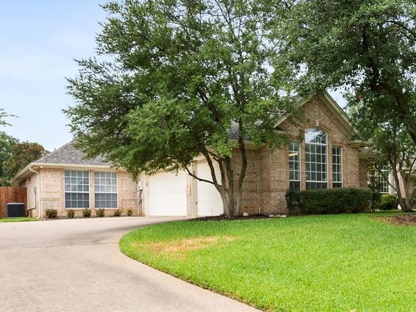 8904 Thornway Drive, North Richland Hills, TX 76182