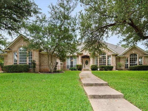 8904 Thornway Drive, North Richland Hills, TX 76182
