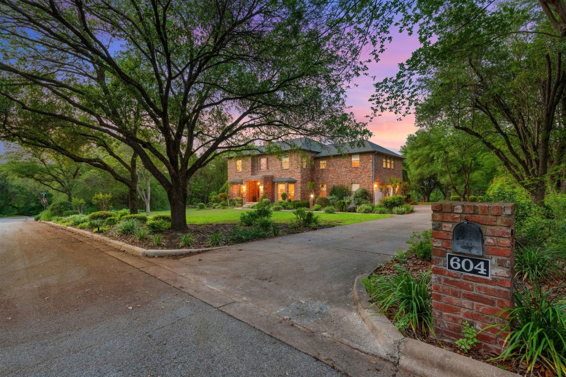604 Rainbow Cv, West Lake Hills, TX 78746 Main Photo