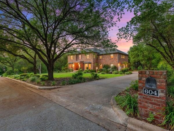 604 Rainbow CV, West Lake Hills, TX 78746