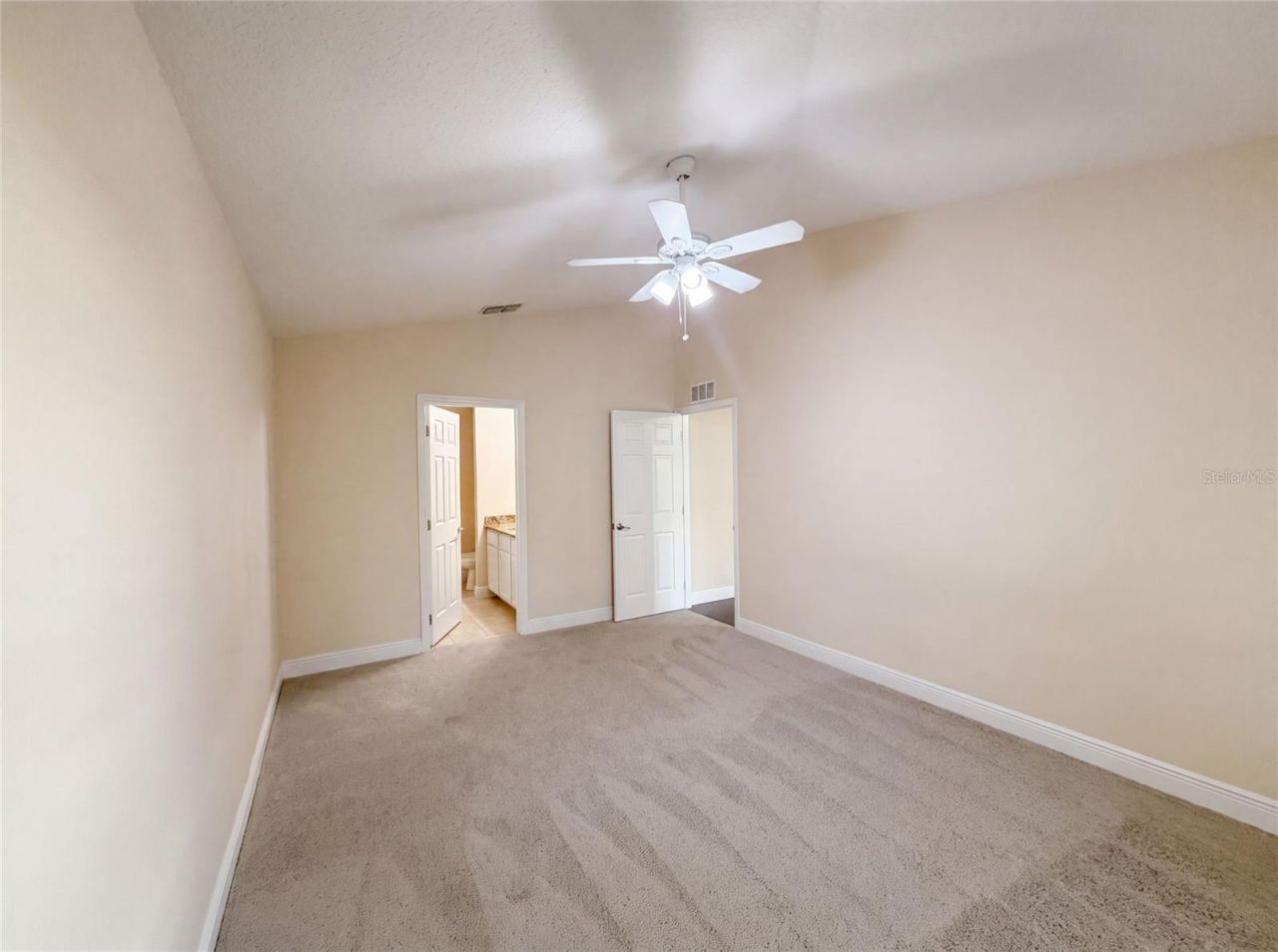 33137 Irongate Drive , Leesburg, FL 34788 Photo