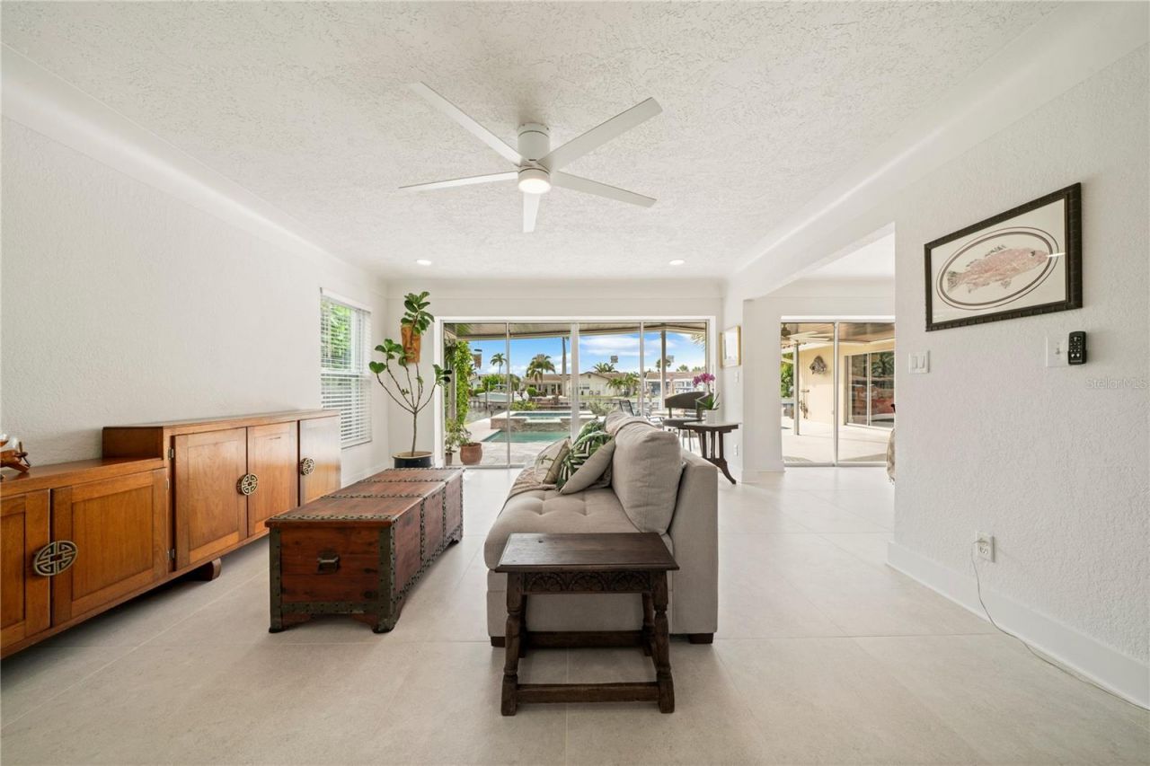 1924 Michigan Avenue Ne, Saint Petersburg, FL 33703 Photo