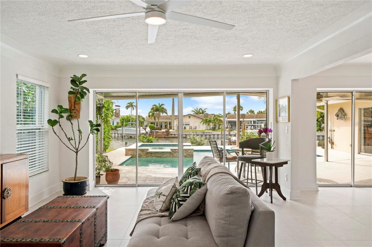 1924 Michigan Avenue Ne, Saint Petersburg, FL 33703 Photo
