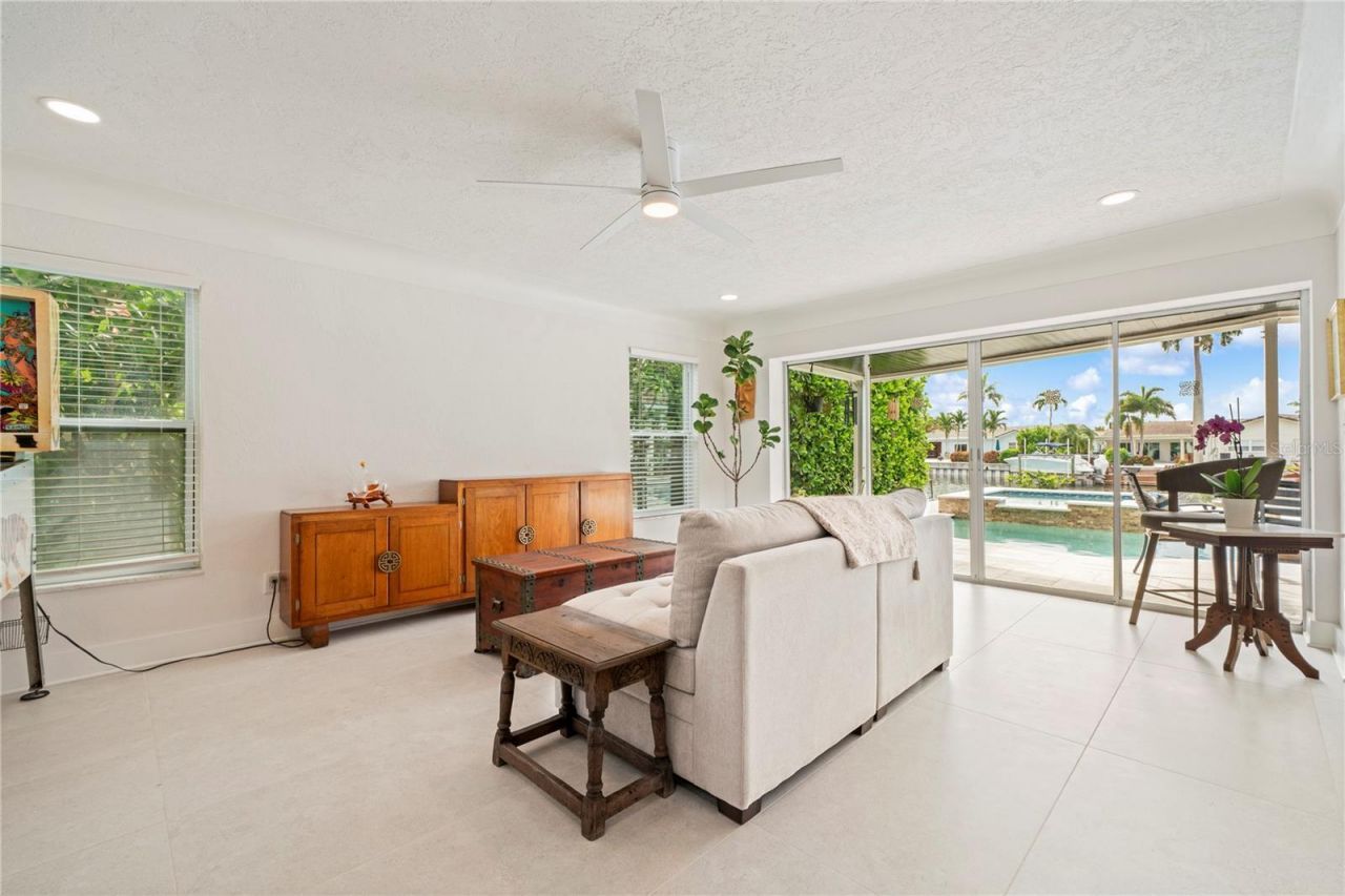 1924 Michigan Avenue Ne, Saint Petersburg, FL 33703 Photo