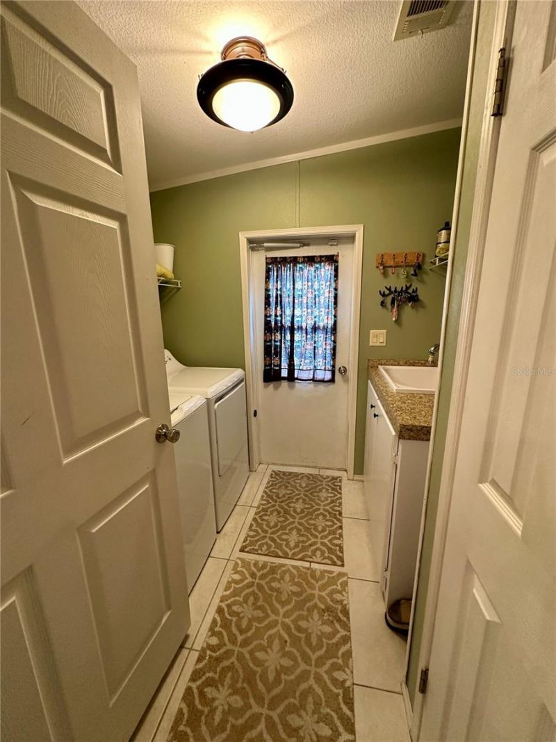 9889 NW 9th Court , Branford, FL 32008 Photo