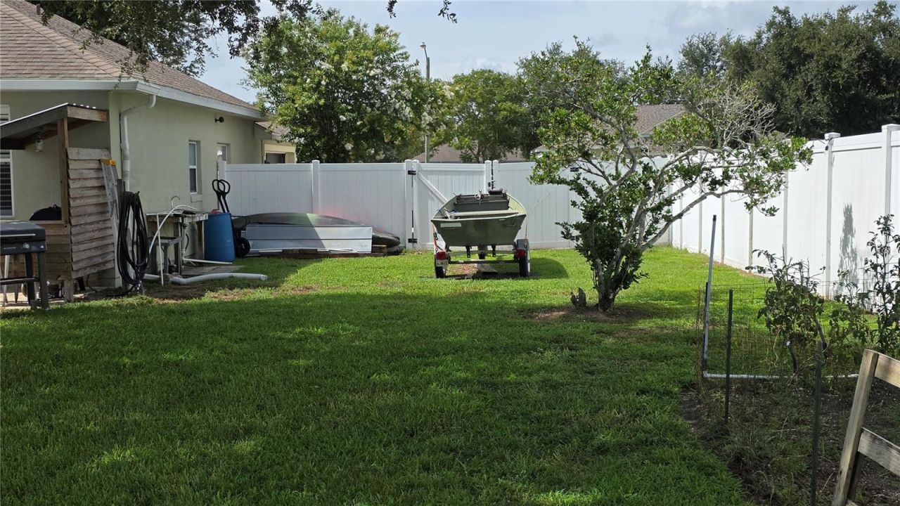 36812 Queen Bee Lane, Grand Island, FL 32735 Photo