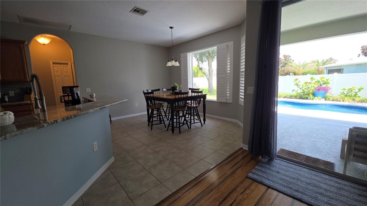 36812 Queen Bee Lane, Grand Island, FL 32735 Photo
