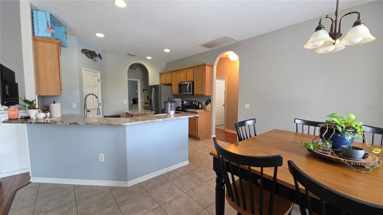 36812 Queen Bee Lane, Grand Island, FL 32735 Photo