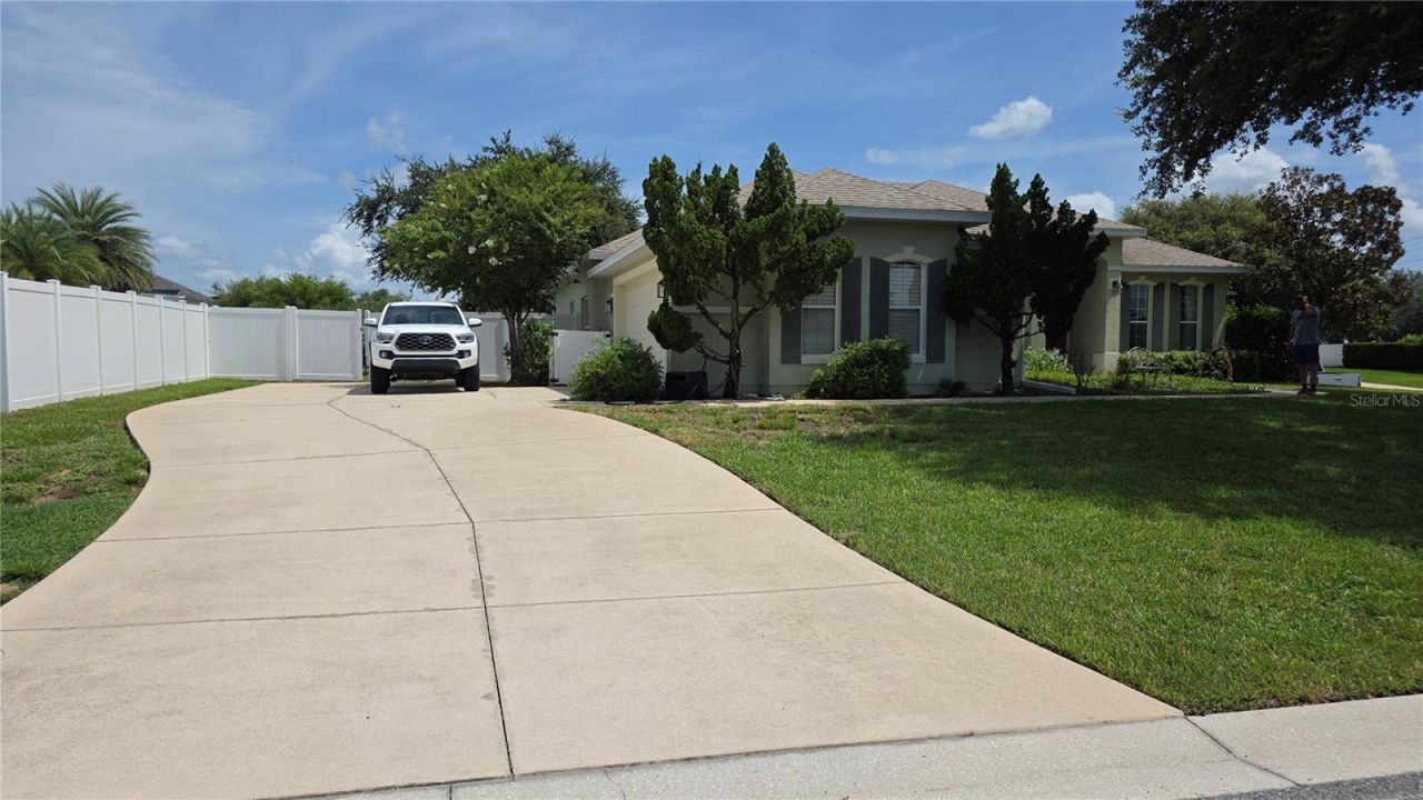 36812 Queen Bee Lane, Grand Island, FL 32735 Photo