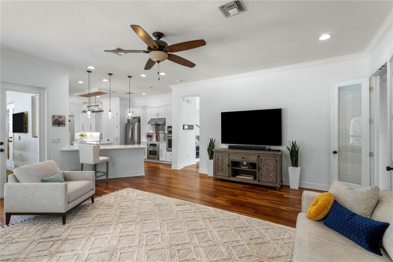 2113 Climbing Ivy Drive, Tampa, FL 33618 Photo
