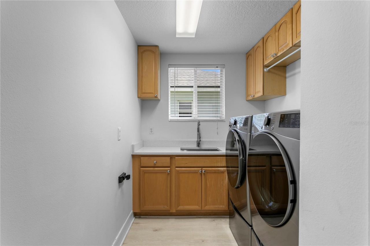 2113 Climbing Ivy Drive, Tampa, FL 33618 Photo
