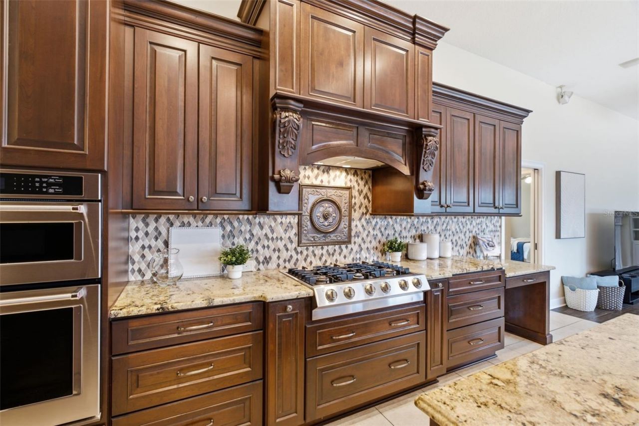 18655 Avenue Capri, Lutz, FL 33558 Photo