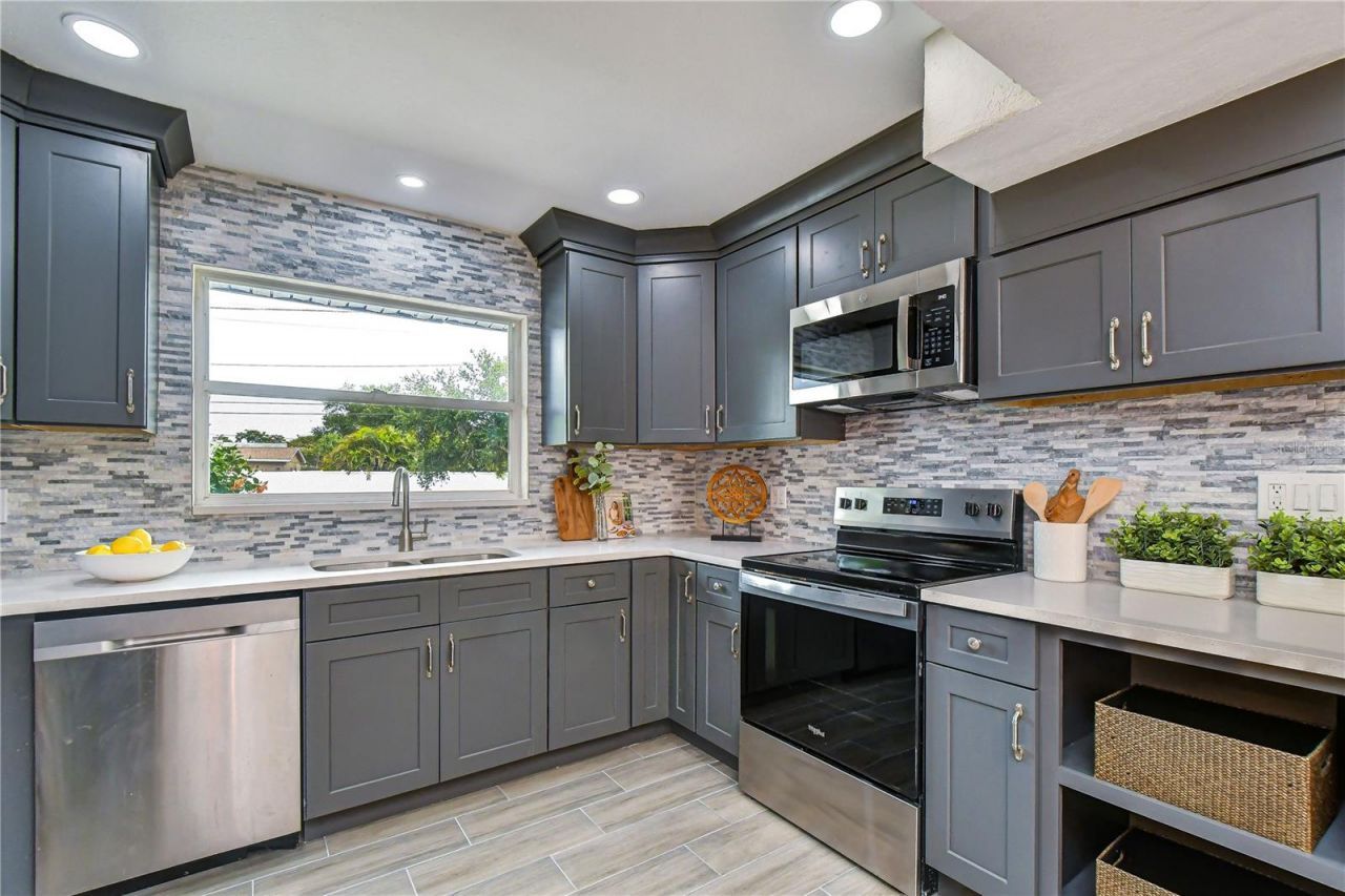 6871 4th Street S, Saint Petersburg, FL 33705 Photo