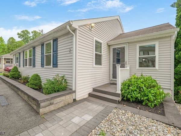 2 Sharon Ct, Randolph, NJ 07869