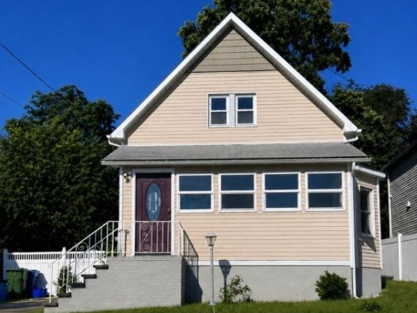 32 Embroidery St, Sayreville, NJ 08872