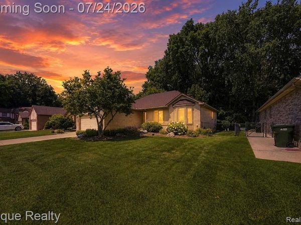11551 Creekside Court, Sterling Heights, MI 48312