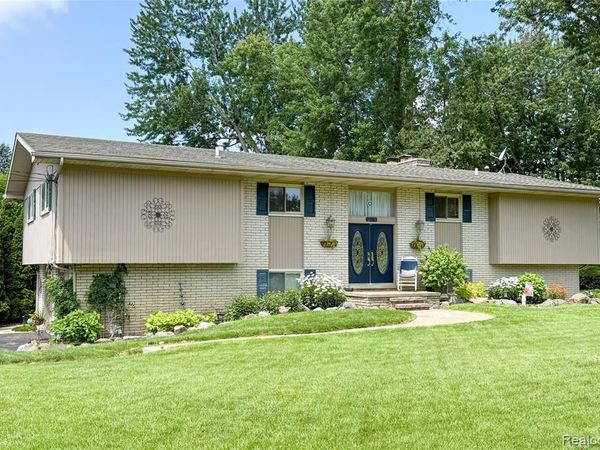 219 Hurondale Drive, White Lake Twp, MI 48386