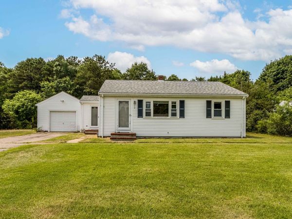 178 Sandwich Road , Teaticket, MA 02536