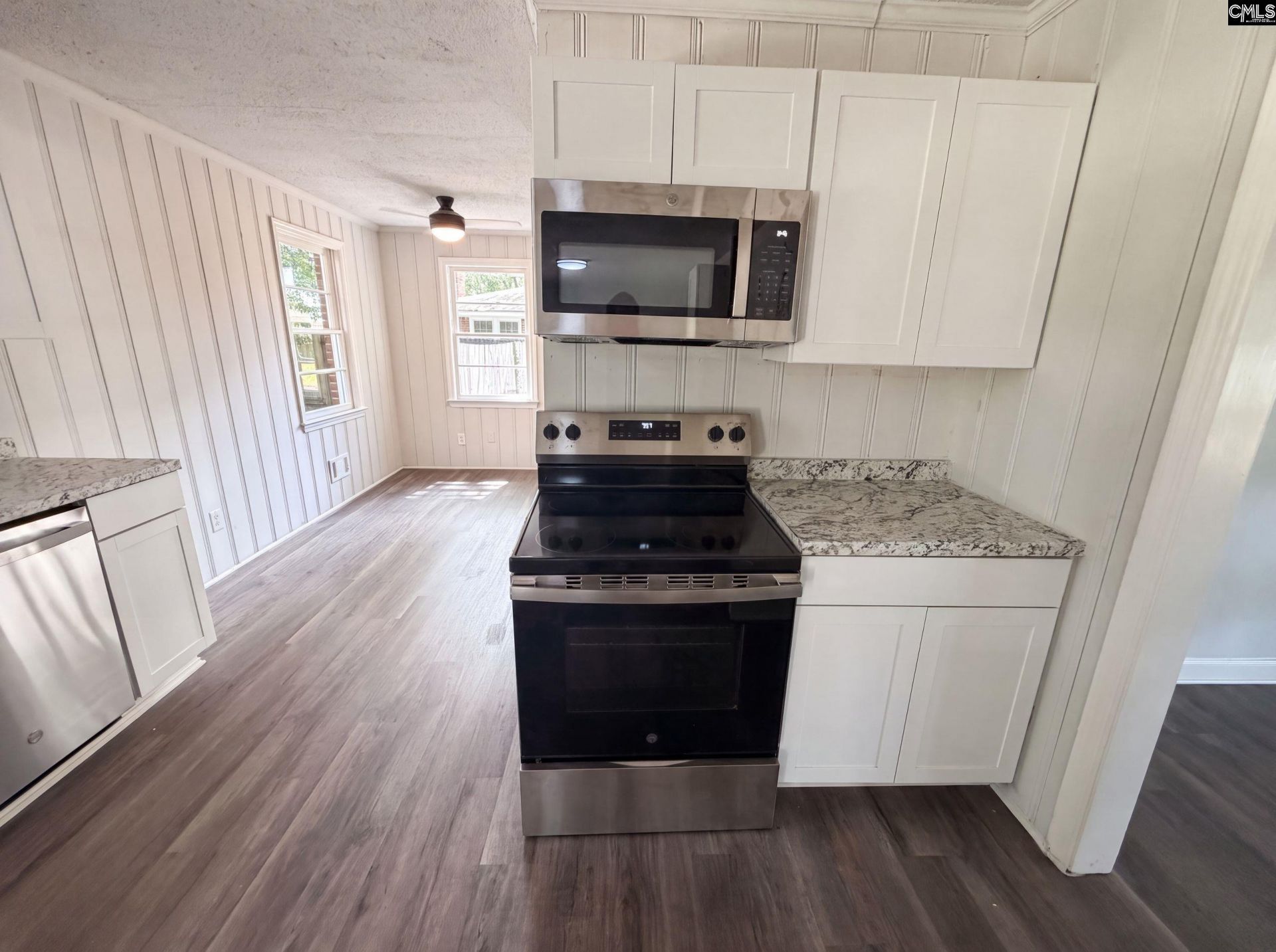 1425 Hollyberry Lane  Photo 12