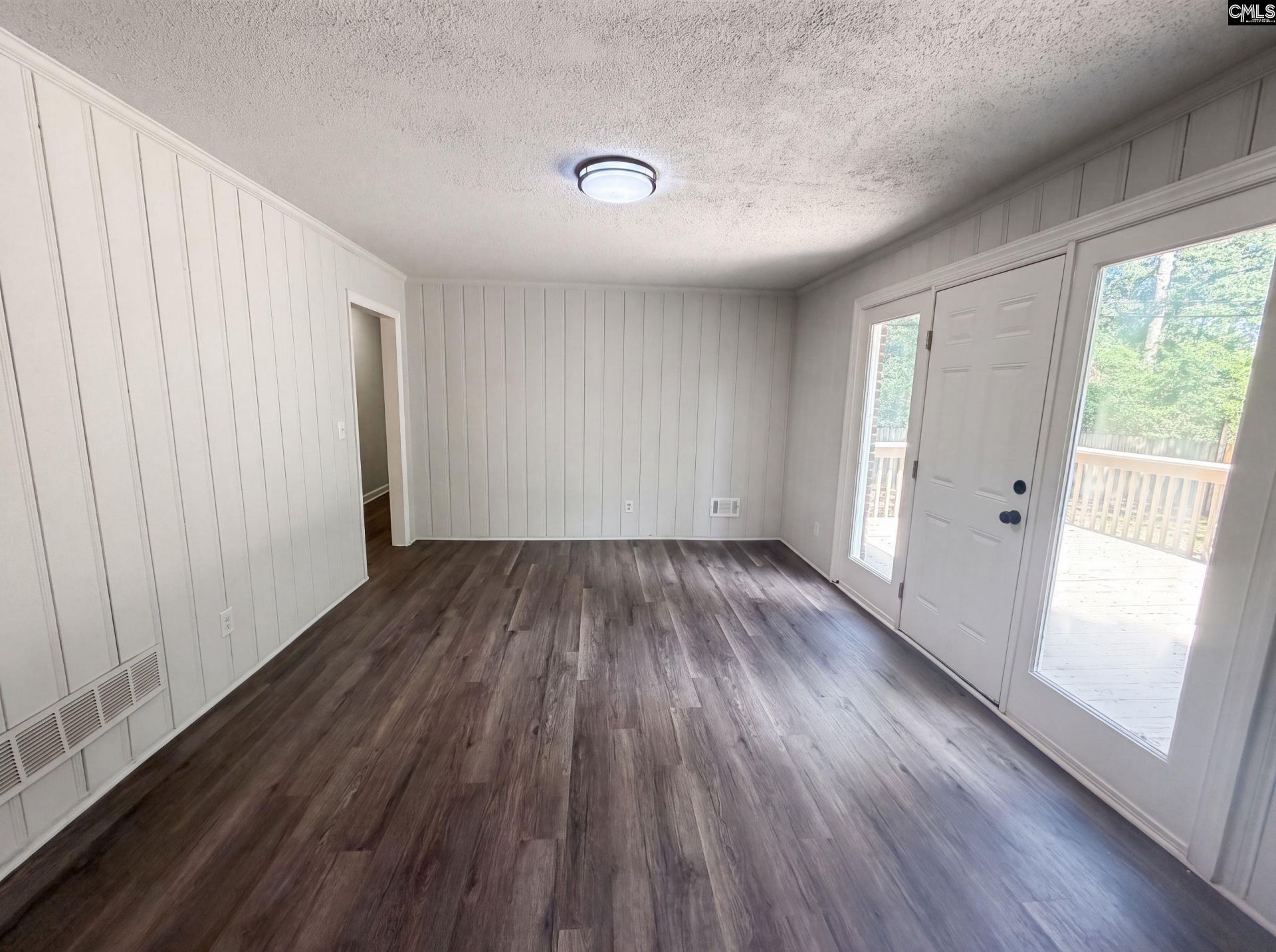 1425 Hollyberry Lane  Photo 7