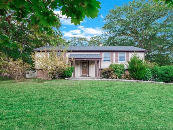 33 Winside Lane , Coram, NY 11727