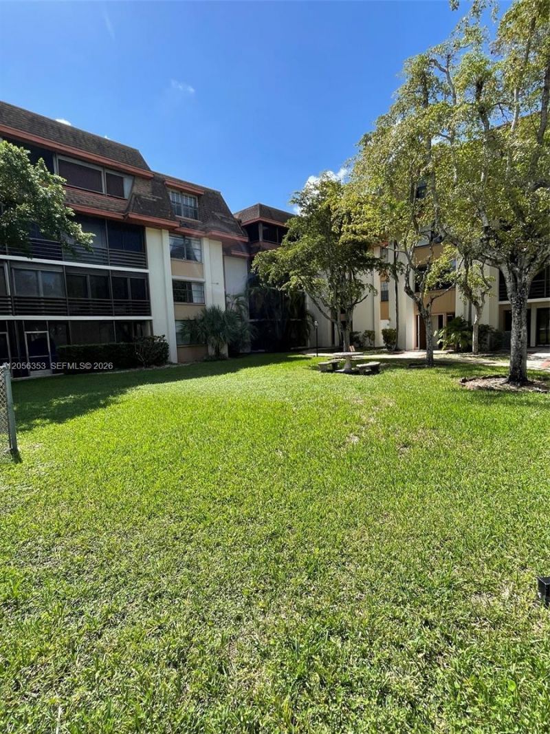 671 NE 195th St , Unit 207-E, Miami, FL 33179 Photo