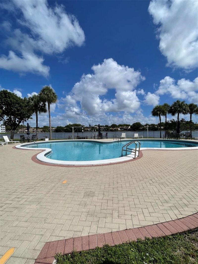 671 NE 195th St , Unit 207-E, Miami, FL 33179 Photo