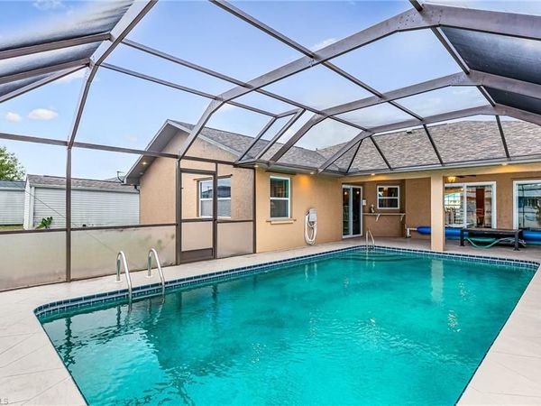 401 Candlewick CIR E, LEHIGH ACRES, FL 33936