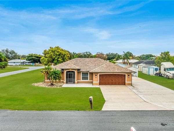 401 Candlewick CIR E, LEHIGH ACRES, FL 33936