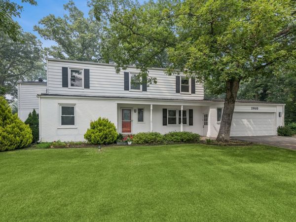 2910 Cherokee Lane, Riverwoods, IL 60015