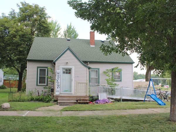 439 3rd Avenue SE, Hutchinson, MN 55350