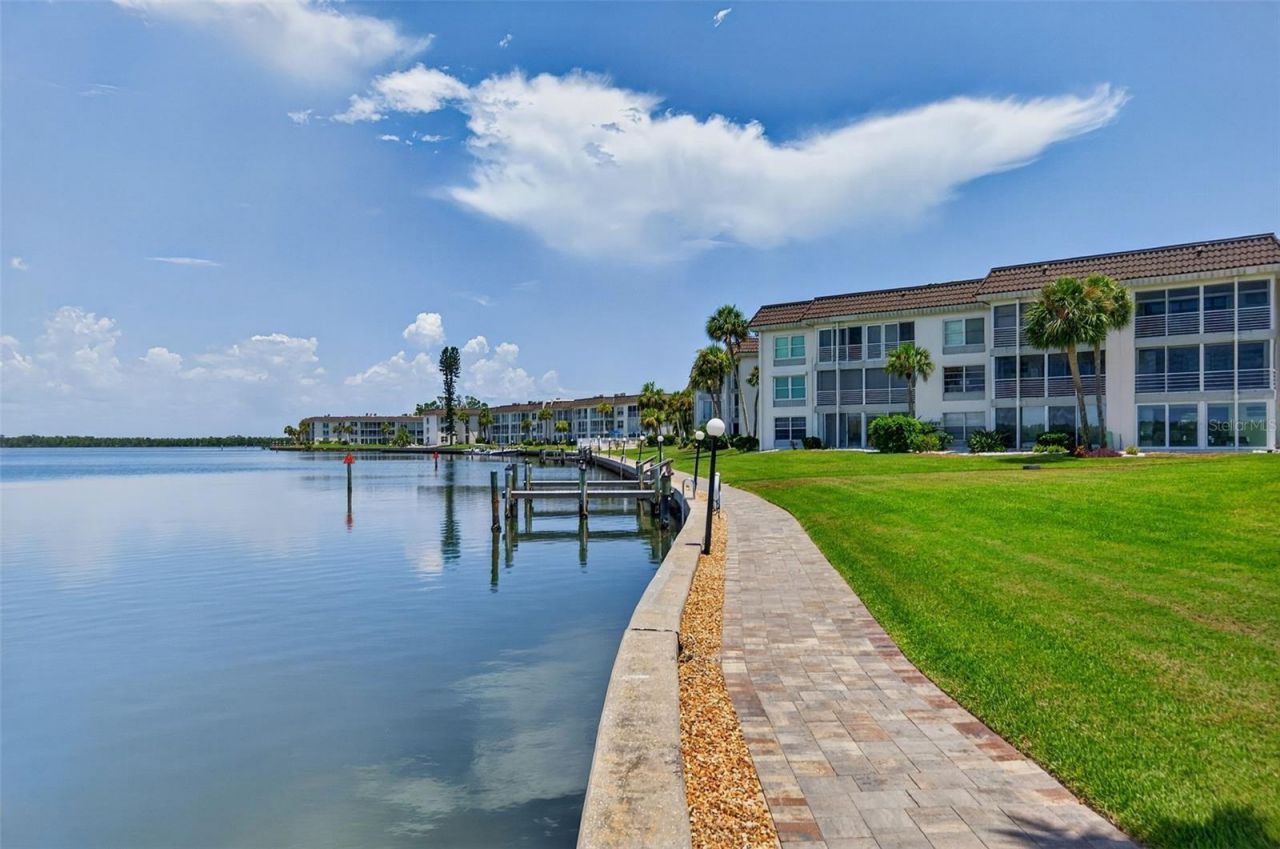 4390 Exeter Drive, Unit 107, Longboat Key, FL 34228 Photo