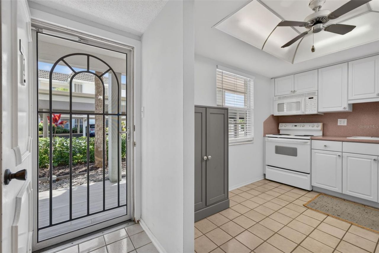 4390 Exeter Drive, Unit 107, Longboat Key, FL 34228 Photo