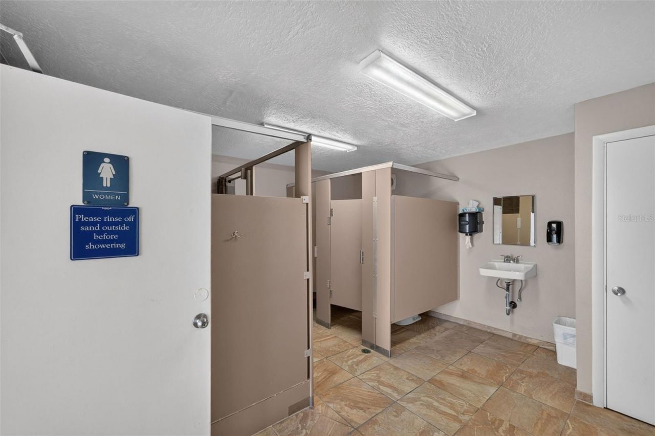 4390 Exeter Drive, Unit 107, Longboat Key, FL 34228 Photo