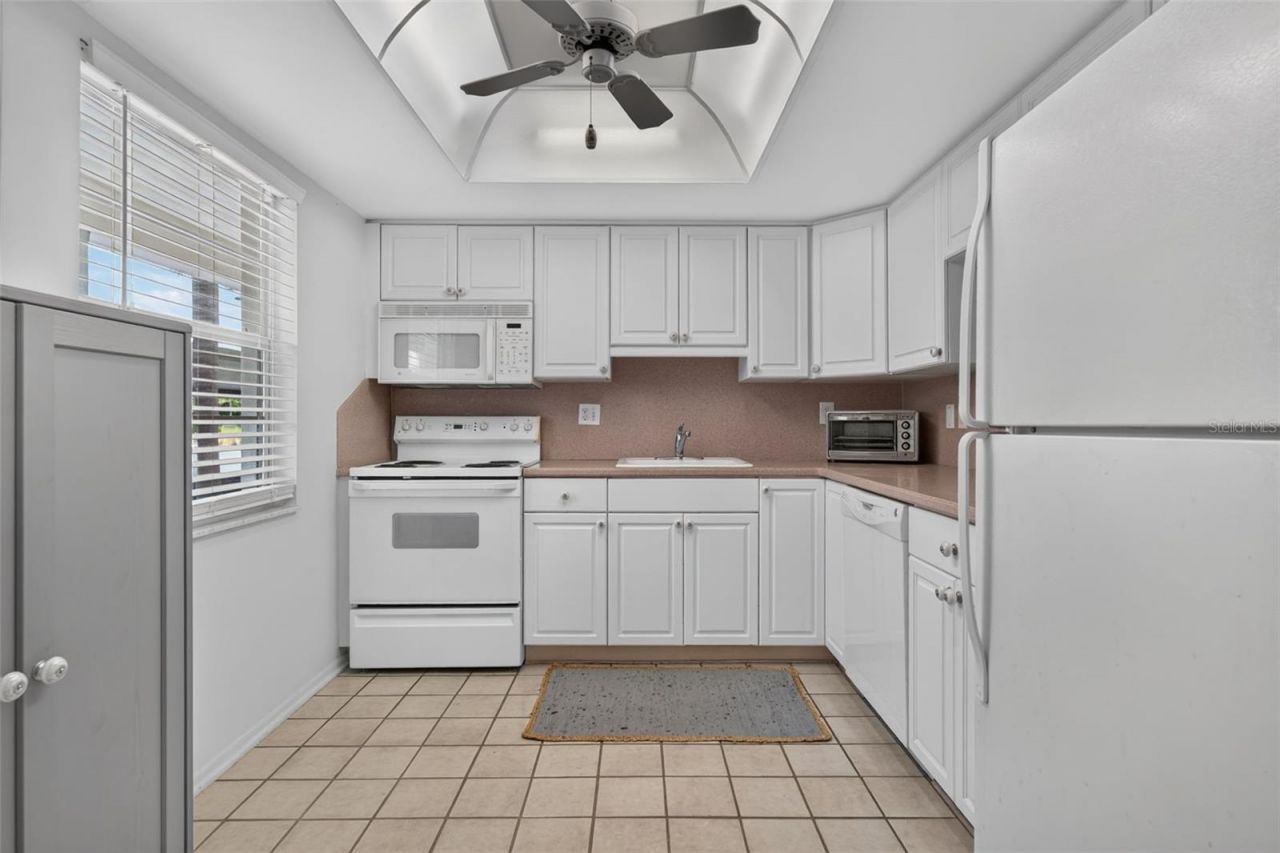 4390 Exeter Drive, Unit 107, Longboat Key, FL 34228 Photo