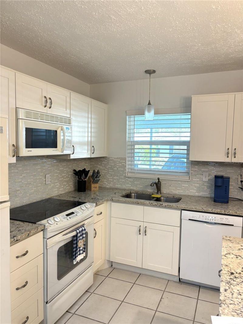 2115 9th Avenue W, Unit 6B, Bradenton, FL 34205 Photo