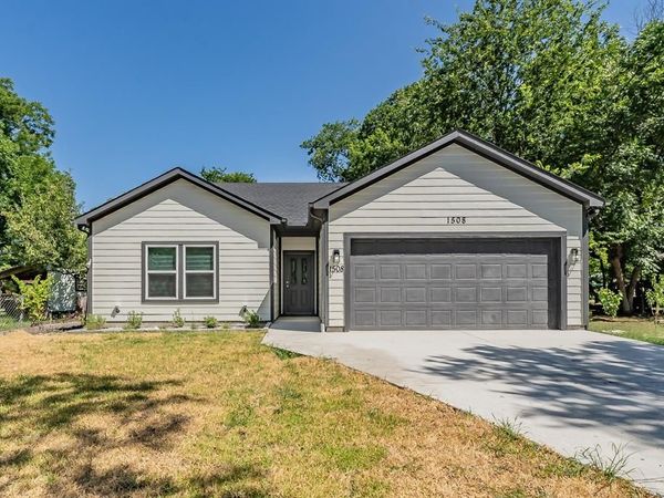 1508 W 12TH Avenue , Corsicana, TX 75110