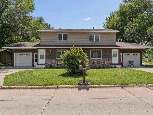 815 817 W 10 Avenue N, Clear Lake, IA 50428