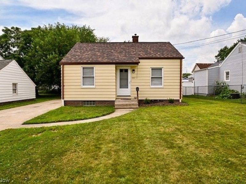 2817 Fletcher Avenue NE, Canton, OH 44705 Photo 1