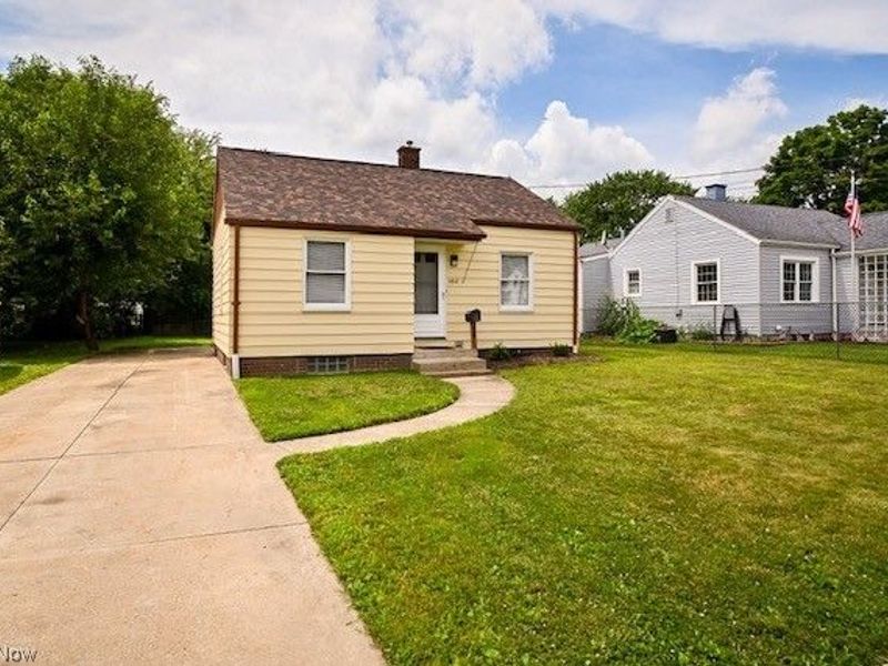 2817 Fletcher Avenue NE, Canton, OH 44705 Photo 2