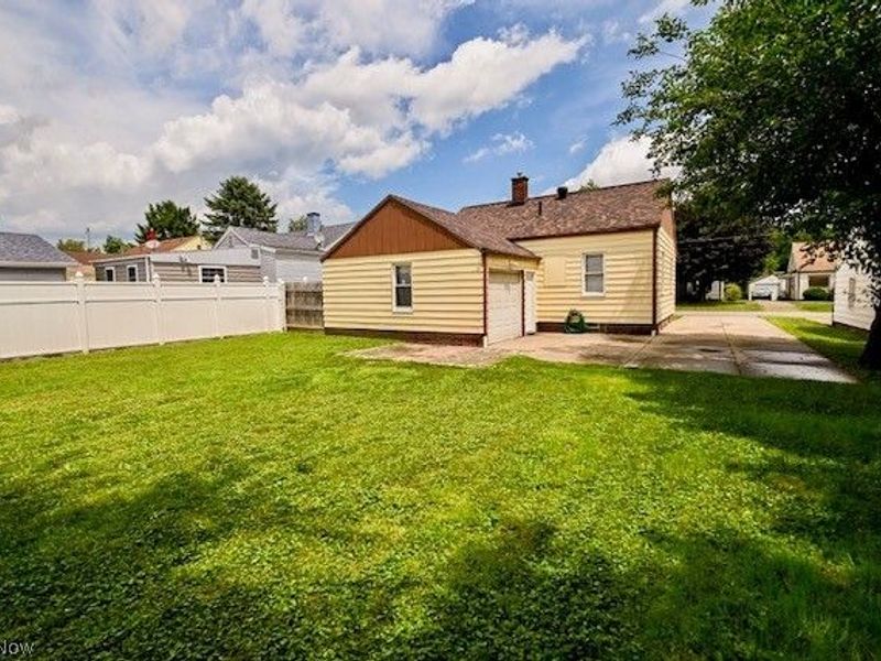 2817 Fletcher Avenue NE, Canton, OH 44705 Photo 3