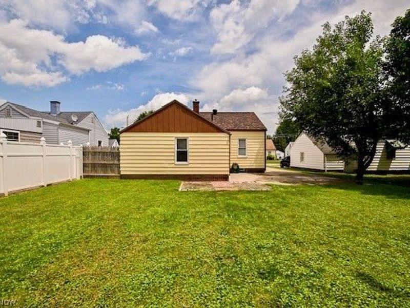 2817 Fletcher Avenue NE, Canton, OH 44705 Photo 4
