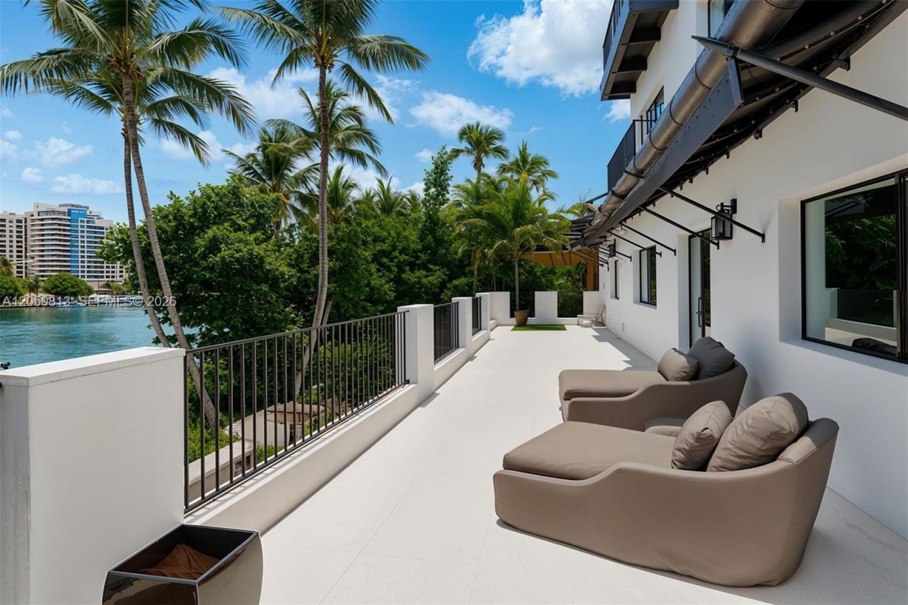 5401 Pine Tree Drive , Unit 5401, Miami Beach, FL 33140 Photo