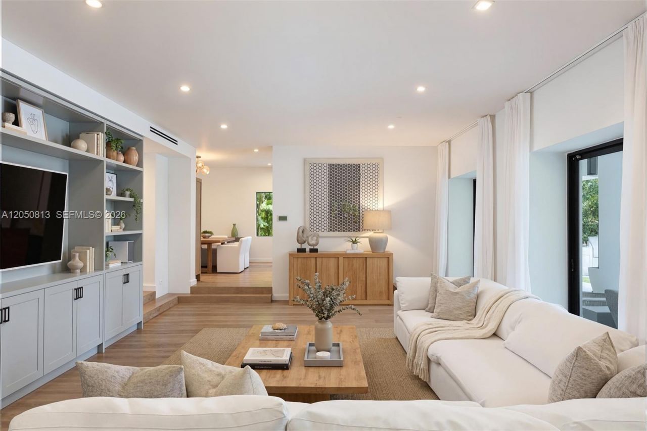 5401 Pine Tree Drive , Unit 5401, Miami Beach, FL 33140 Photo