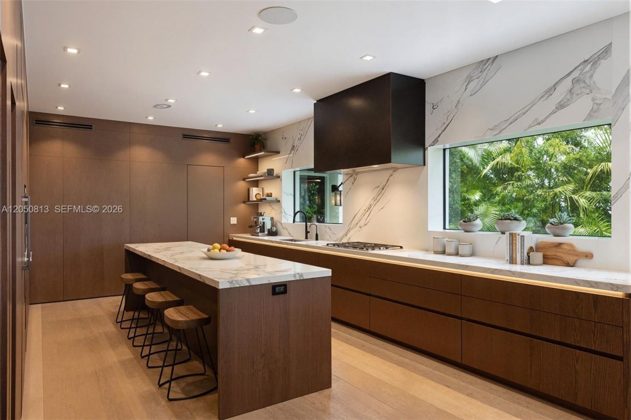 5401 Pine Tree Drive , Unit 5401, Miami Beach, FL 33140 Photo