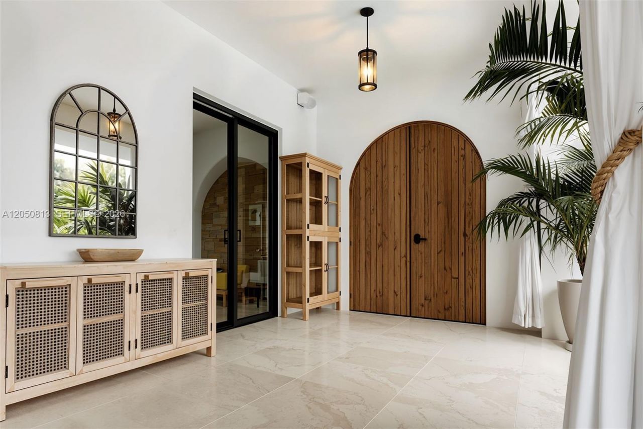 5401 Pine Tree Drive , Unit 5401, Miami Beach, FL 33140 Photo