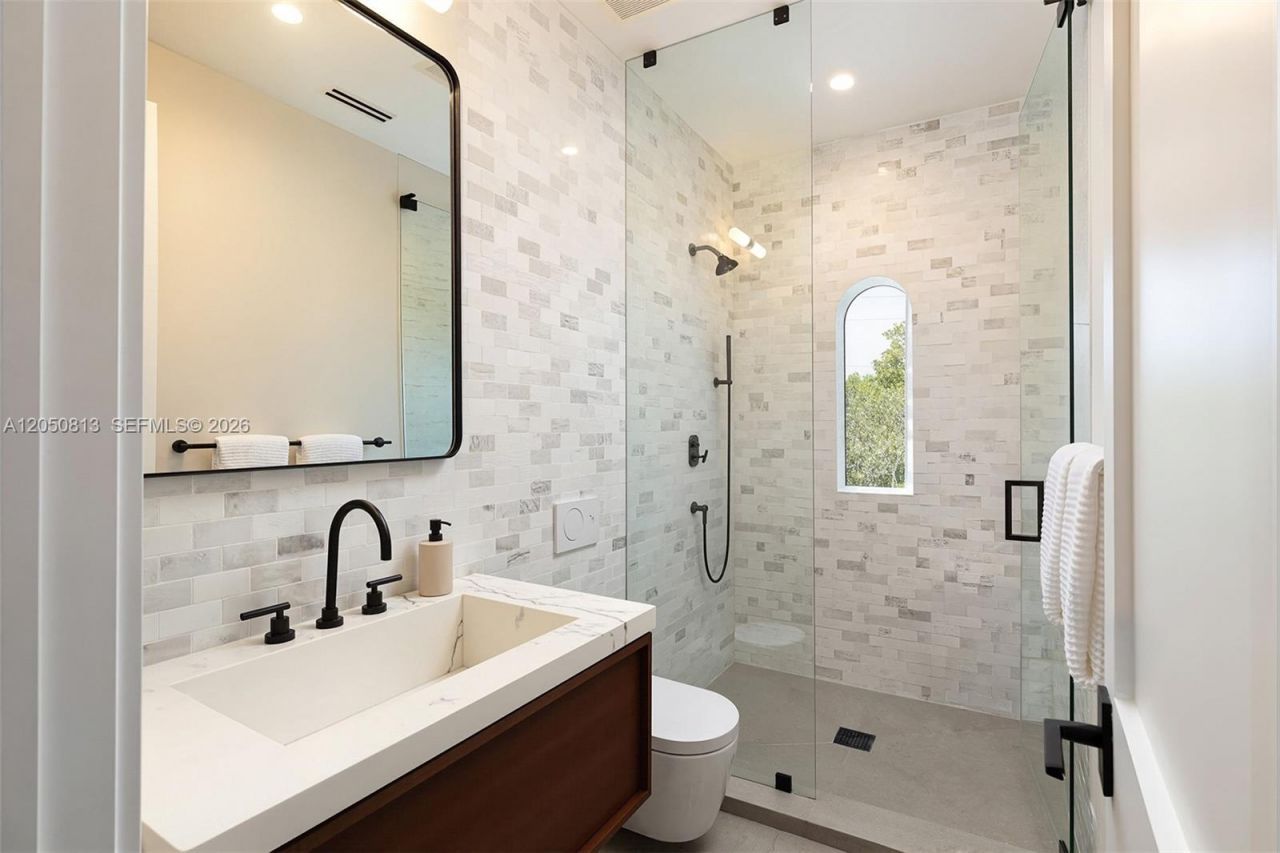5401 Pine Tree Drive , Unit 5401, Miami Beach, FL 33140 Photo